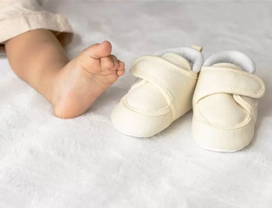 خرید پاپوش نوزاد و کفش بچگانه بنددار یا چسبی