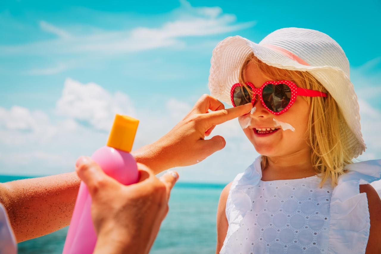 انتخاب بهترین ضد آفتاب‌ها برای کودکان