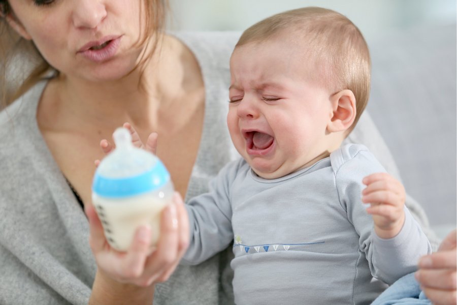 عوارض دادن شیرخشک به نوزاد