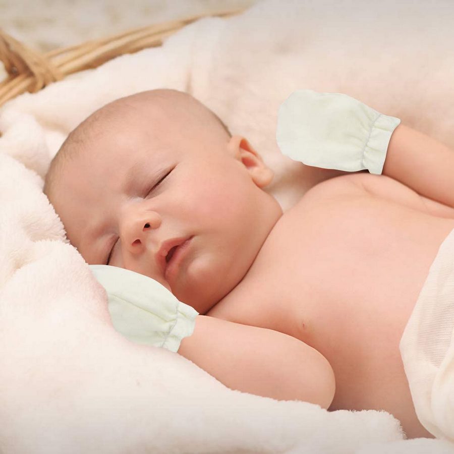 آیا ایرادی ندارد نوزادان دستکش به دست بخوابند؟