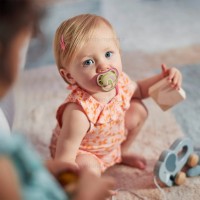 پستانک بادامی تکی الترا ایر 0 - 6 ماه طرح رنگینکمان اونت Avent (بدون جعبه)